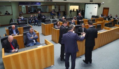 Deputados aprovam regulamentação da cobrança de terceiros nas faturas de serviços públicos